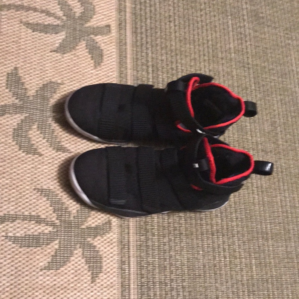 Boys Youth size 7 Labron James